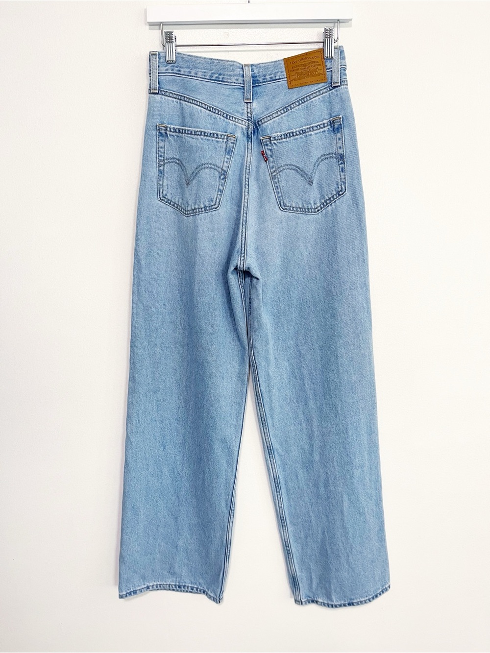 BOGO! Levi's High Loose Premium Denim Jeans in Full Circle Wash Size 26 - Picture 8 of 12